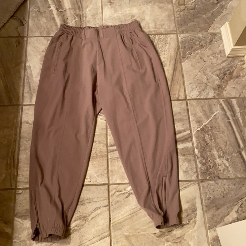 Old Navy stretch tech joggers size M in tan EUC worn maybe 1 time